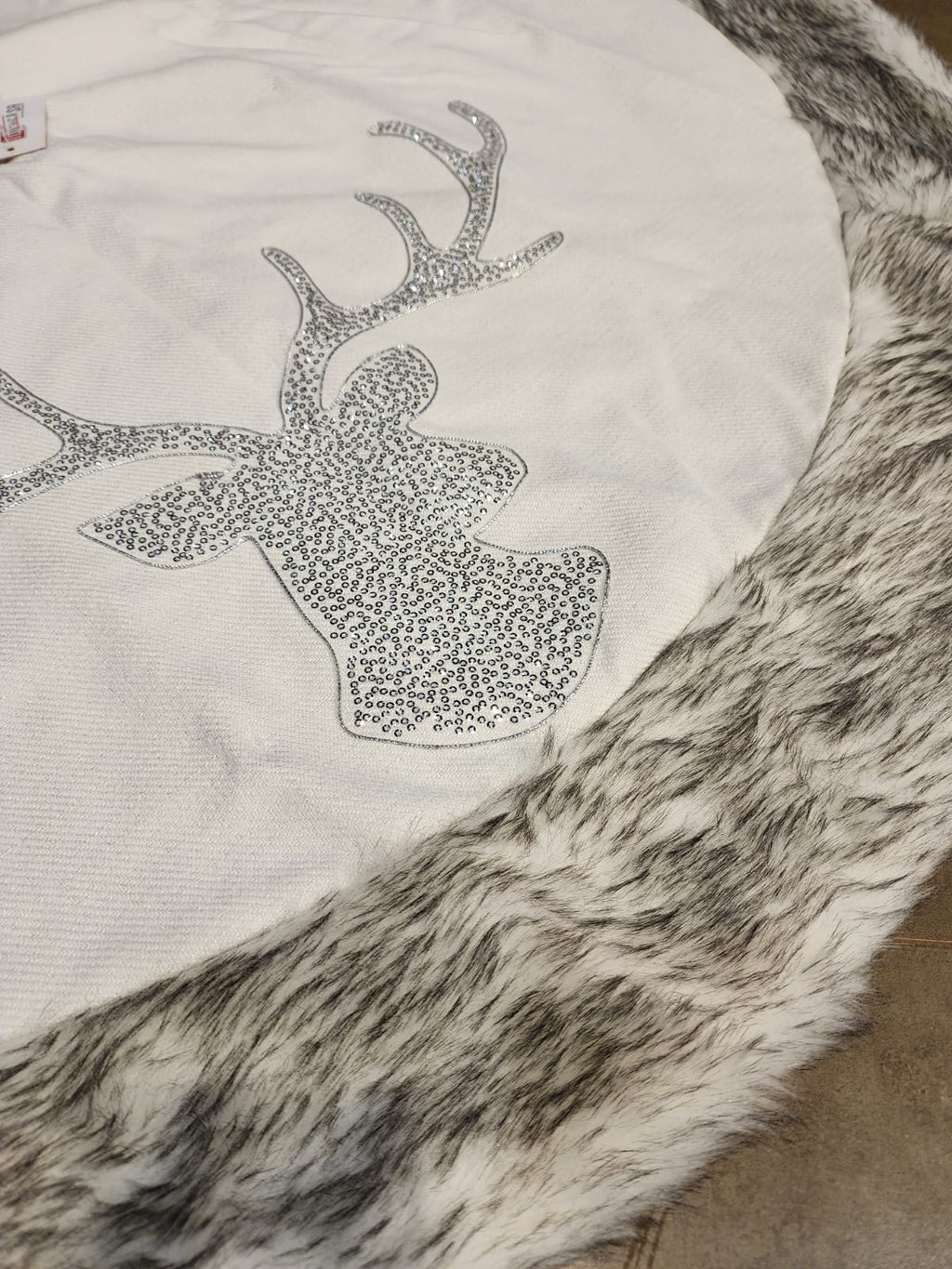 SAIA DE ÁRVORE RENA PRATA COM BRANCO LUXO